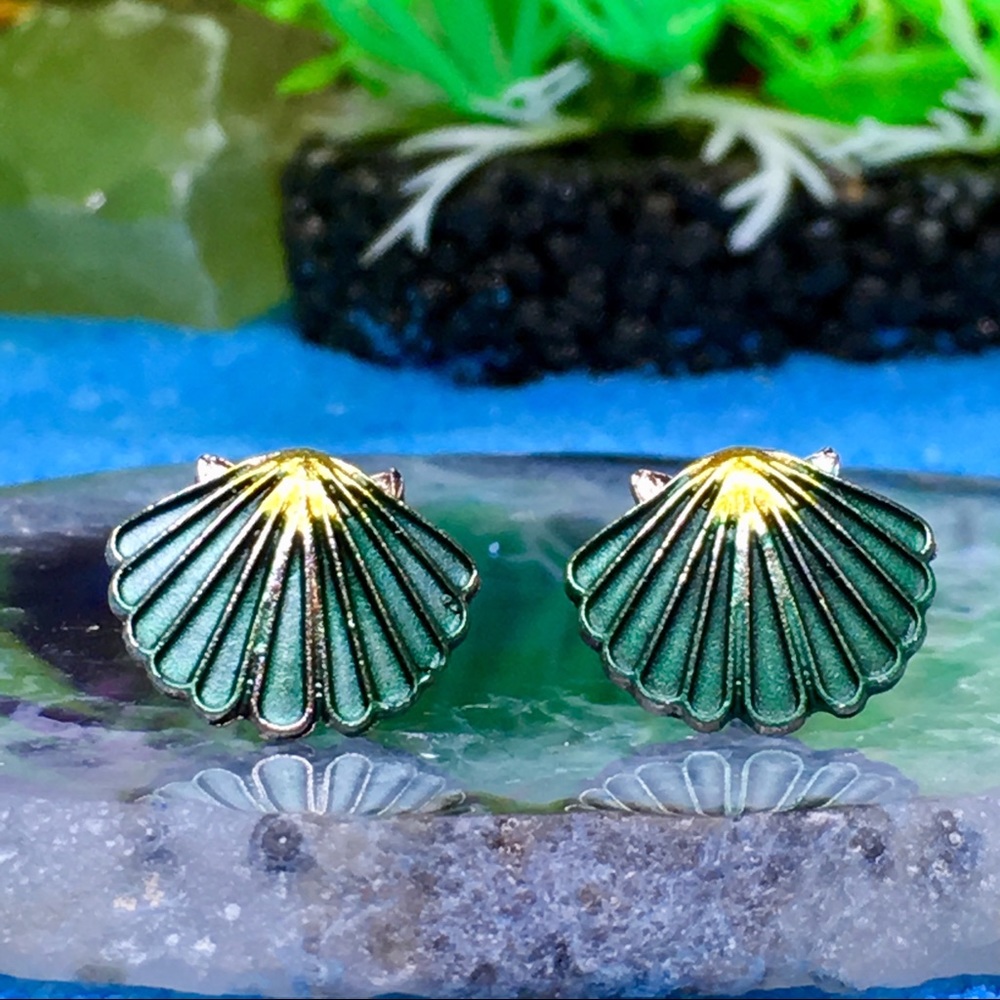 Clamshell Earrings ( Green ) - Picture 4 of 8